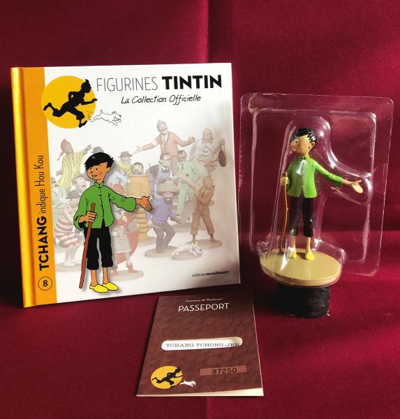 Tintin (figurines Moulinsart) # 8 - Tchang indique Hou Kou - en boîte avec livret + passeport